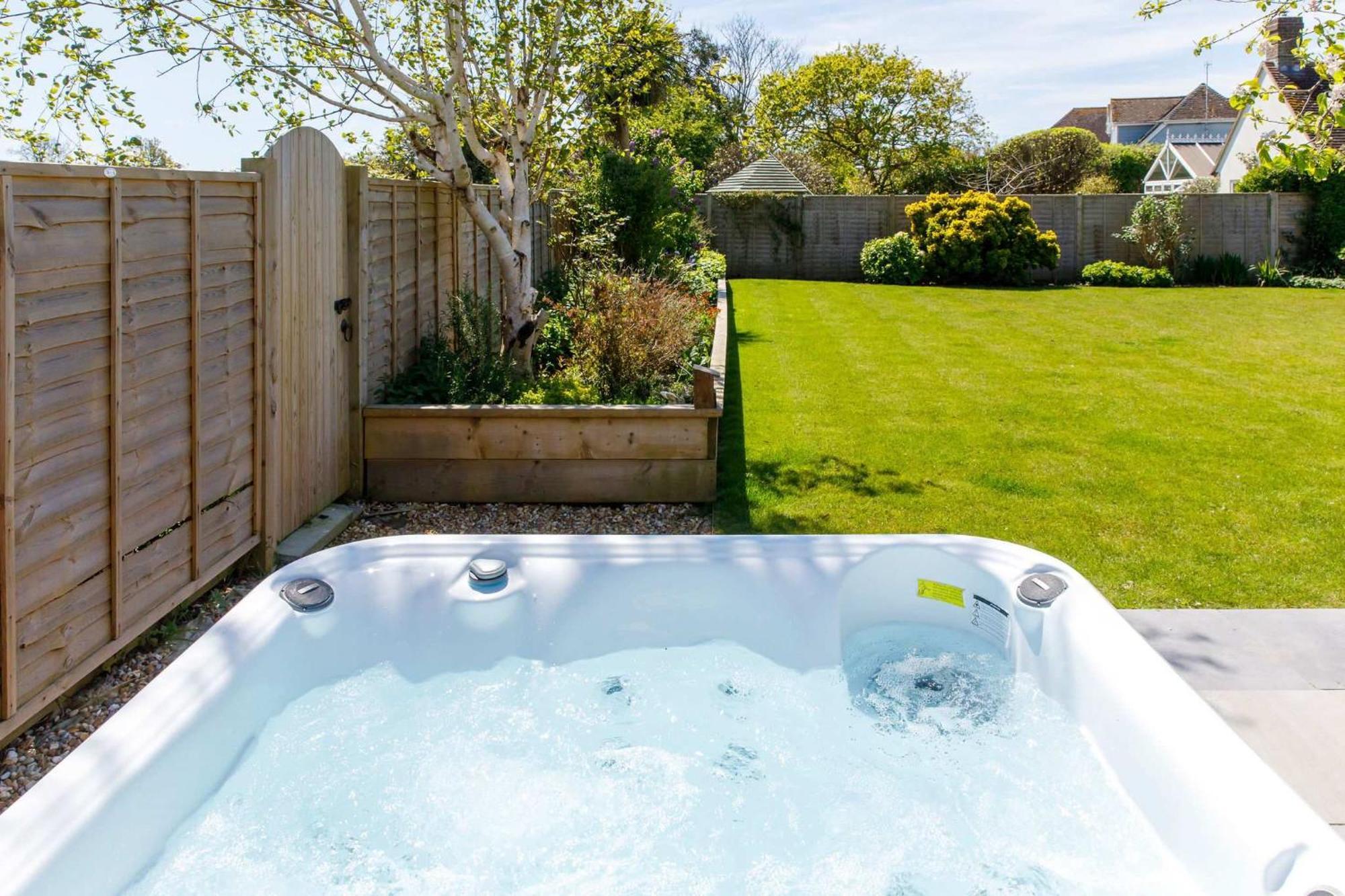 Spacious Home For 8 In Witterings - Walk To Beach East Wittering Eksteriør billede